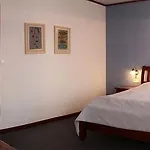 ズラティ レヴ ホテル