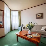 ズラティ レヴ ホテル 4*