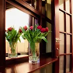 ズラティ レヴ ホテル 4*
