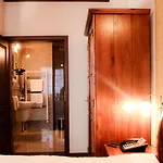 ホテル ズラティ レヴ ジャテツ