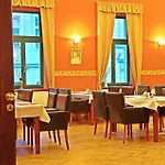 ズラティ レヴ ホテル 4*