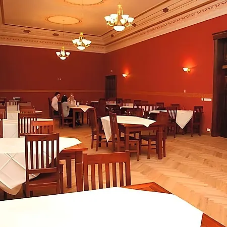 Zlatý Lev Hotel