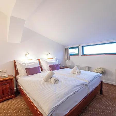Zlaty Lev Hotel 4*