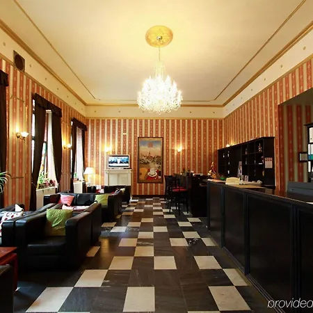 Zlatý Lev Hotel